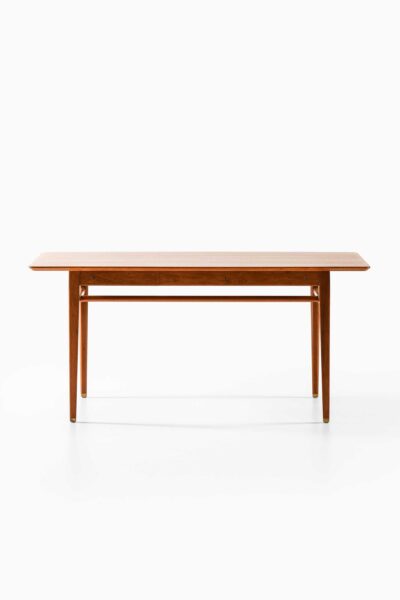 Axel Larsson desk by Hantverket at Studio Schalling