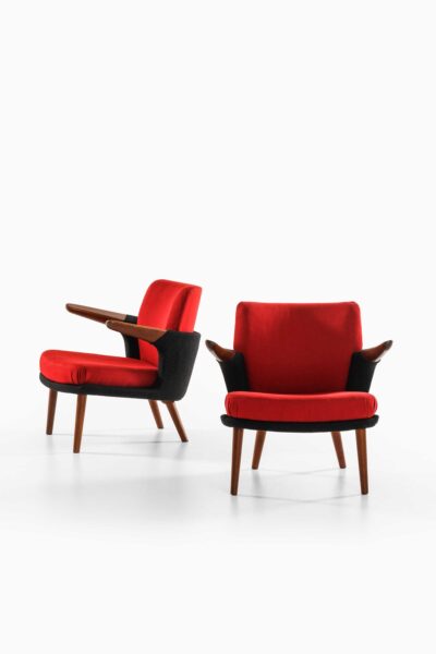 Ib Kofod-Larsen easy chairs model 423 at Studio Schalling