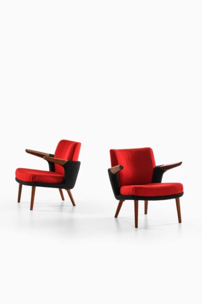 Ib Kofod-Larsen easy chairs model 423 at Studio Schalling