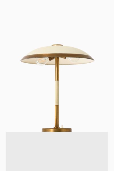 Table lamp in brass and white lacquered metal at Studio Schalling