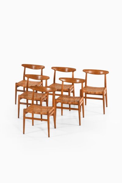 Hans Wegner dining chairs model W2 at Studio Schalling