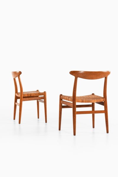 Hans Wegner dining chairs model W2 at Studio Schalling